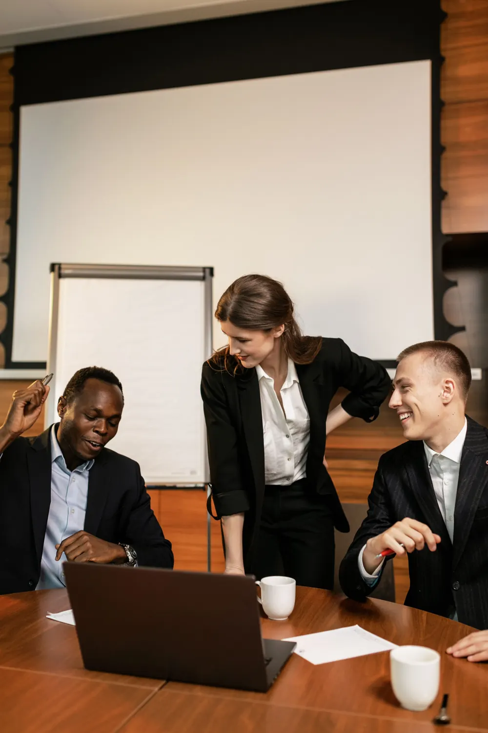 Managers en réunion pour construire l'expérience client de leur établissement, conseil en service client